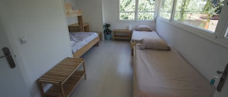 Soundproofing, free WiFi