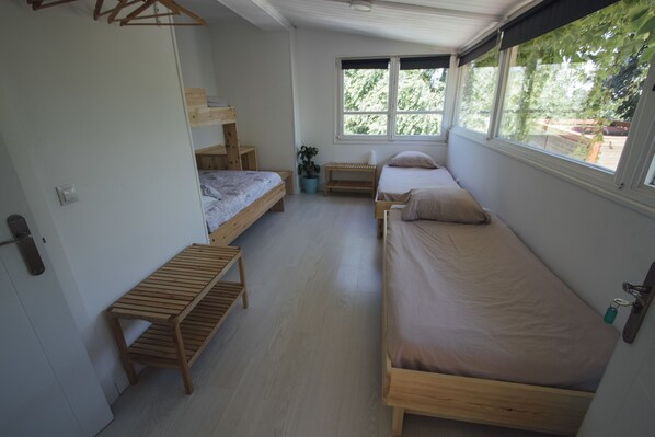 Soundproofing, free WiFi