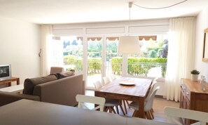 Family Apartment, 2 Bedrooms, Pool View | Living room | TV