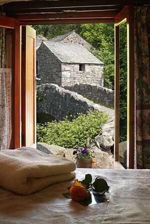 Luxury Cottage, 1 Bedroom, Mountain View, Mountainside | 1 bedroom, premium bedding, iron/ironing board, WiFi (free)