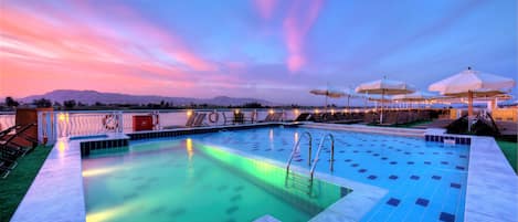 Outdoor pool, a rooftop pool