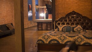 Contemporary Loft, 1 Bedroom, River View - The Botticelli Club - Classic (Detroit)