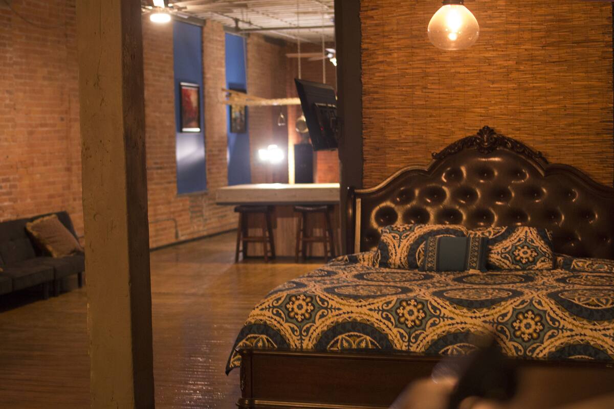 Contemporary Loft, 1 Bedroom, River View | Desk, iron/ironing board
