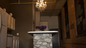 Classic Loft, 1 Bedroom, River View - The Botticelli Club - Classic (Detroit)
