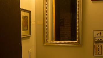 Classic Loft, 1 Bedroom, River View | Bathroom | Combined shower/tub, free toiletries, hair dryer, towels