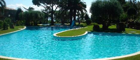 حمّام سباحة خارجي