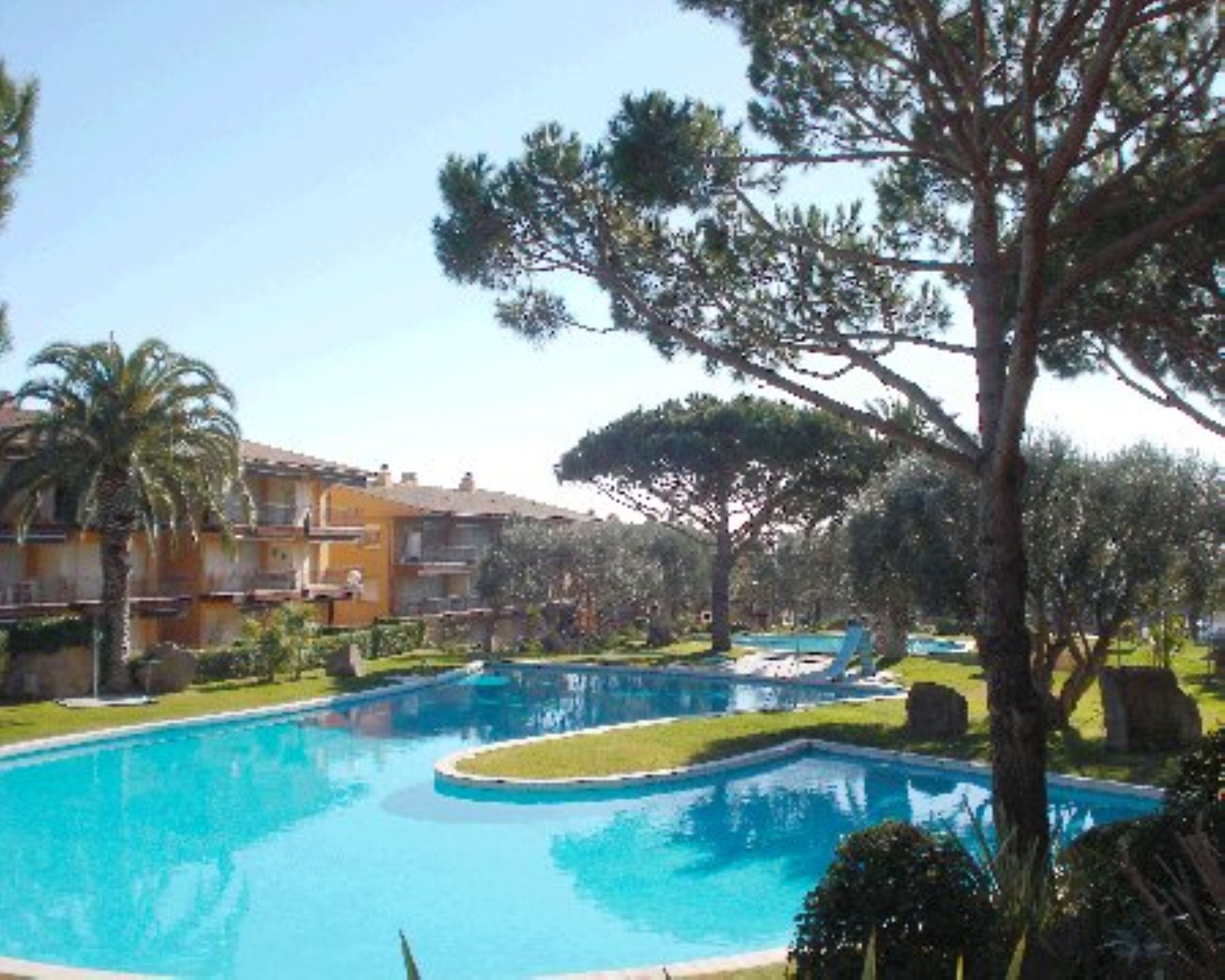 حمّام سباحة خارجي