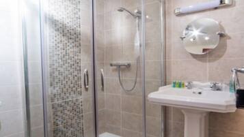 Luxury Cottage, 4 Bedrooms, Accessible, Mountain View | Bathroom | Separate tub and shower, free toiletries, towels