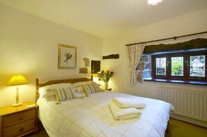 Luxe cottage, 4 slaapkamers, toegankelijk voor mindervaliden, uitzicht op bergen | 1 slaapkamer, luxe beddengoed, een strijkplank/strijkijzer