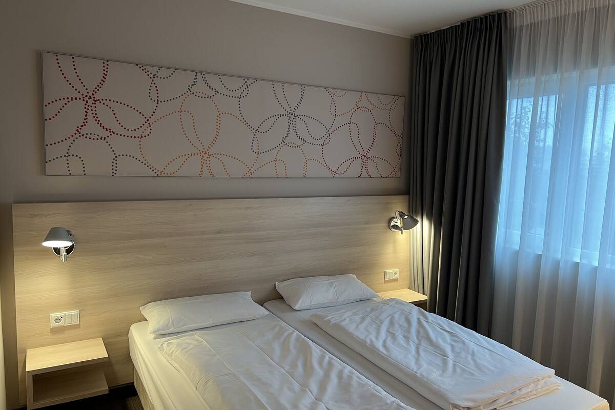 soundproofing, free wifi, bed sheets