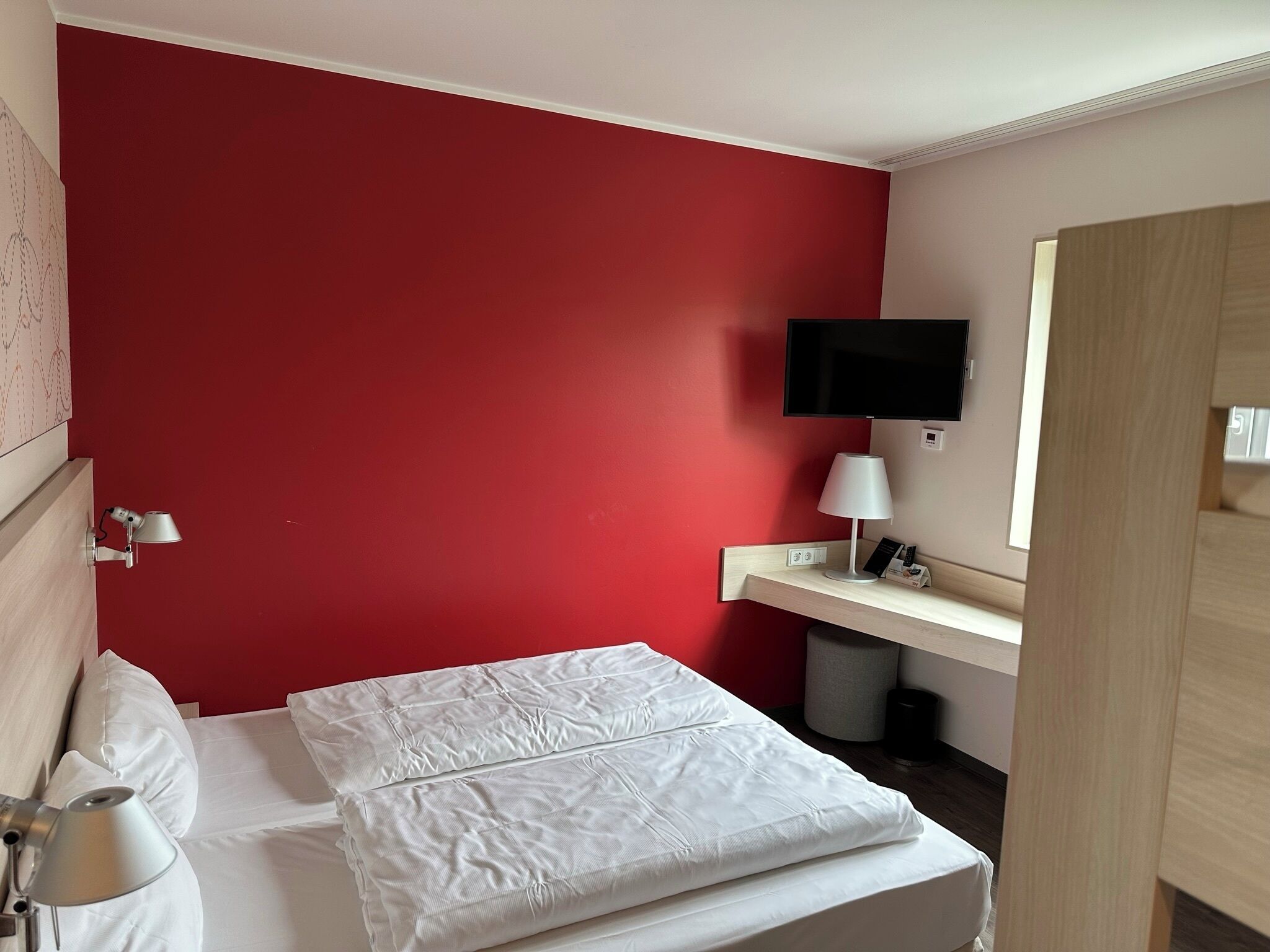 standard quadruple room | soundproofing, free wifi, bed sheets