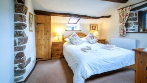 Luxury Cottage, 1 Bedroom, Mountain View, Mountainside - Wrynose Cottage (Holmrook)
