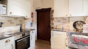 Luxury Cottage, 1 Bedroom, Mountain View, Mountainside | Private kitchen - Wrynose Cottage (Holmrook)