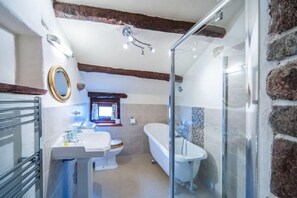 Luxury Cottage, 1 Bedroom, Mountain View, Mountainside | Bathroom | Separate tub and shower, free toiletries, towels - Wrynose Cottage (Holmrook)