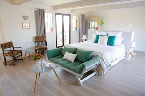 Chambre Quadruple Luxe, salle de bains attenante, vue jardin (Le Voyage de Galilée) | Literie de qualité supérieure, matelas Select Comfort, Wi-Fi gratuit