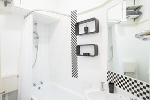 Apartment, 1 Schlafzimmer | Badezimmer | Duschwanne, Haartrockner, Handtücher
