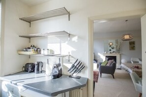 Apartment, 1 Bedroom | Private kitchen | Fridge, microwave, oven, stovetop