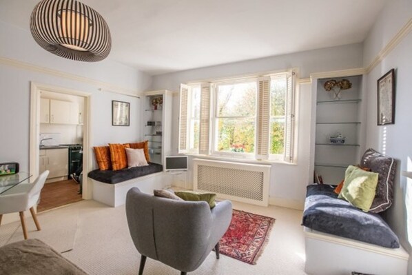 Apartment, 1 Bedroom | Living area