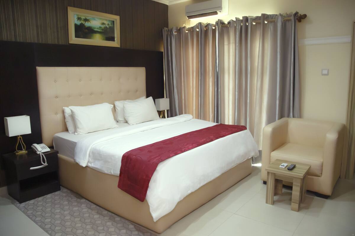 1 habitación, ropa de cama de alta calidad, minibar y escritorio