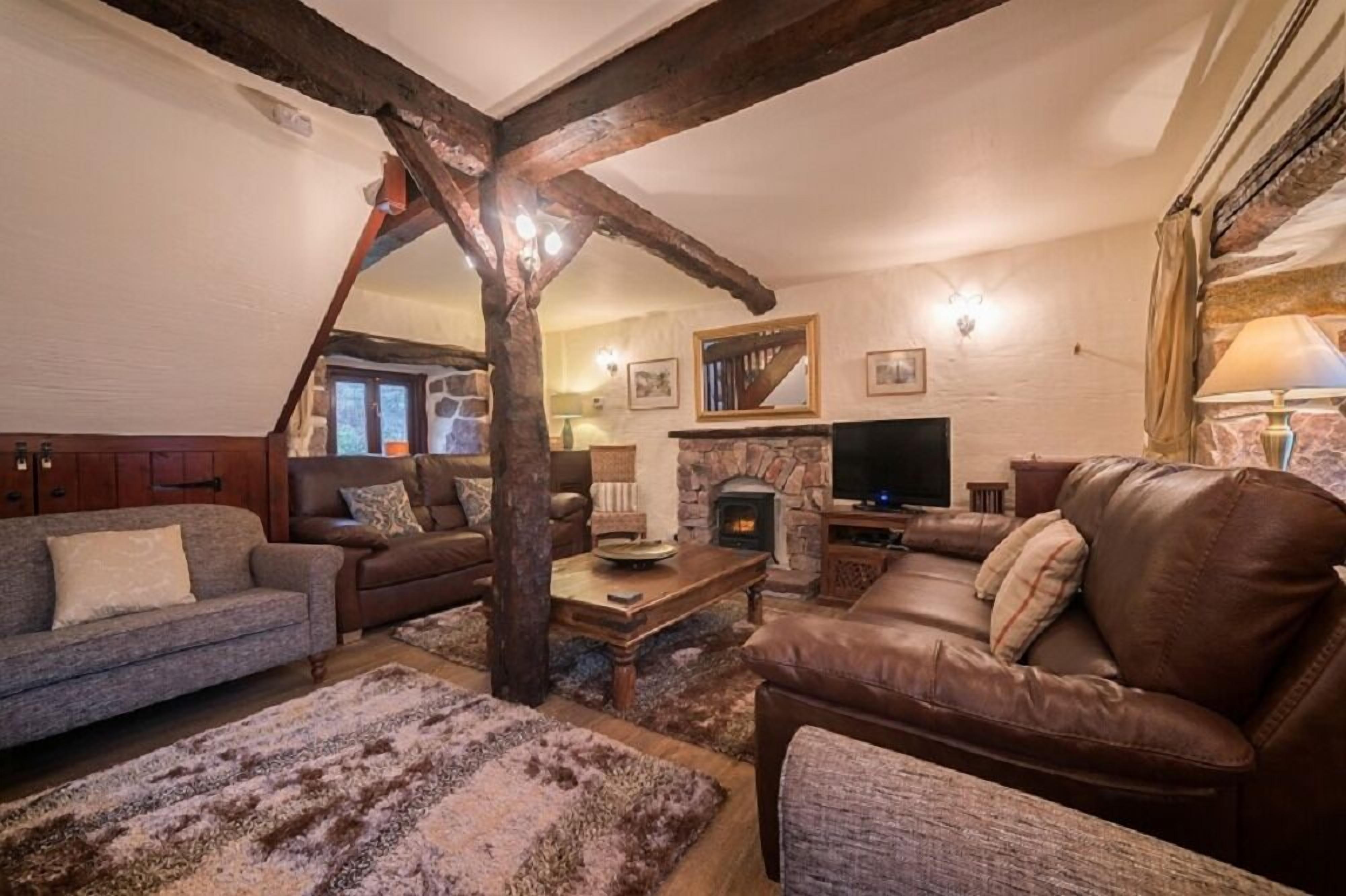 Luxury Cottage, 4 Bedrooms, Accessible, Mountain View | Living area | Flat-screen TV, fireplace