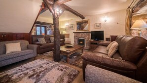 Luxury Cottage, 4 Bedrooms, Accessible, Mountain View | Living area | Flat-screen TV, fireplace - Scafell Cottage (Holmrook)