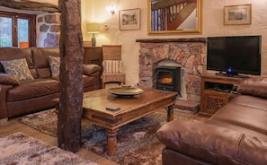 Luxury-Ferienhaus, 4 Schlafzimmer, barrierefrei, Bergblick | Wohnbereich | Flachbildfernseher, Kamin