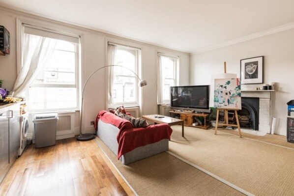Apartment, 1 Bedroom | Living room | TV - Eson2 - The Kensington Gwendwr Road Lodge (London)