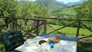 Daily local cuisine breakfast (EUR 4.00 per person) - Agriturismo Ca' le Suore (Cagli)