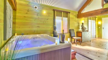 Suite (Indochine) | Minibar, individually decorated, individually furnished, soundproofing