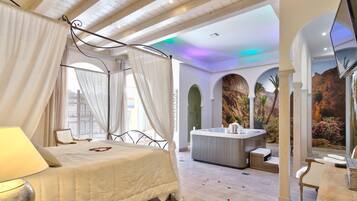 Minibar dan didekorasi berbeda-beda