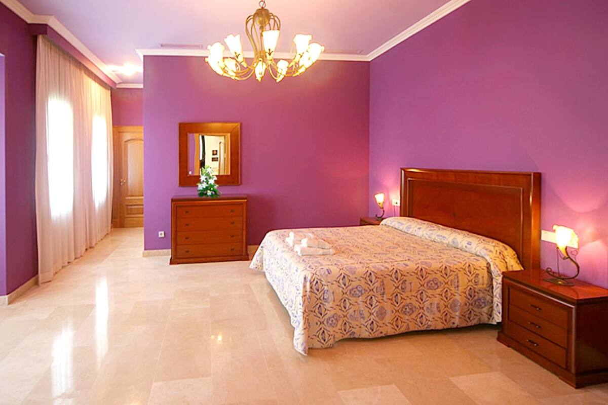 Villa, Mountain View