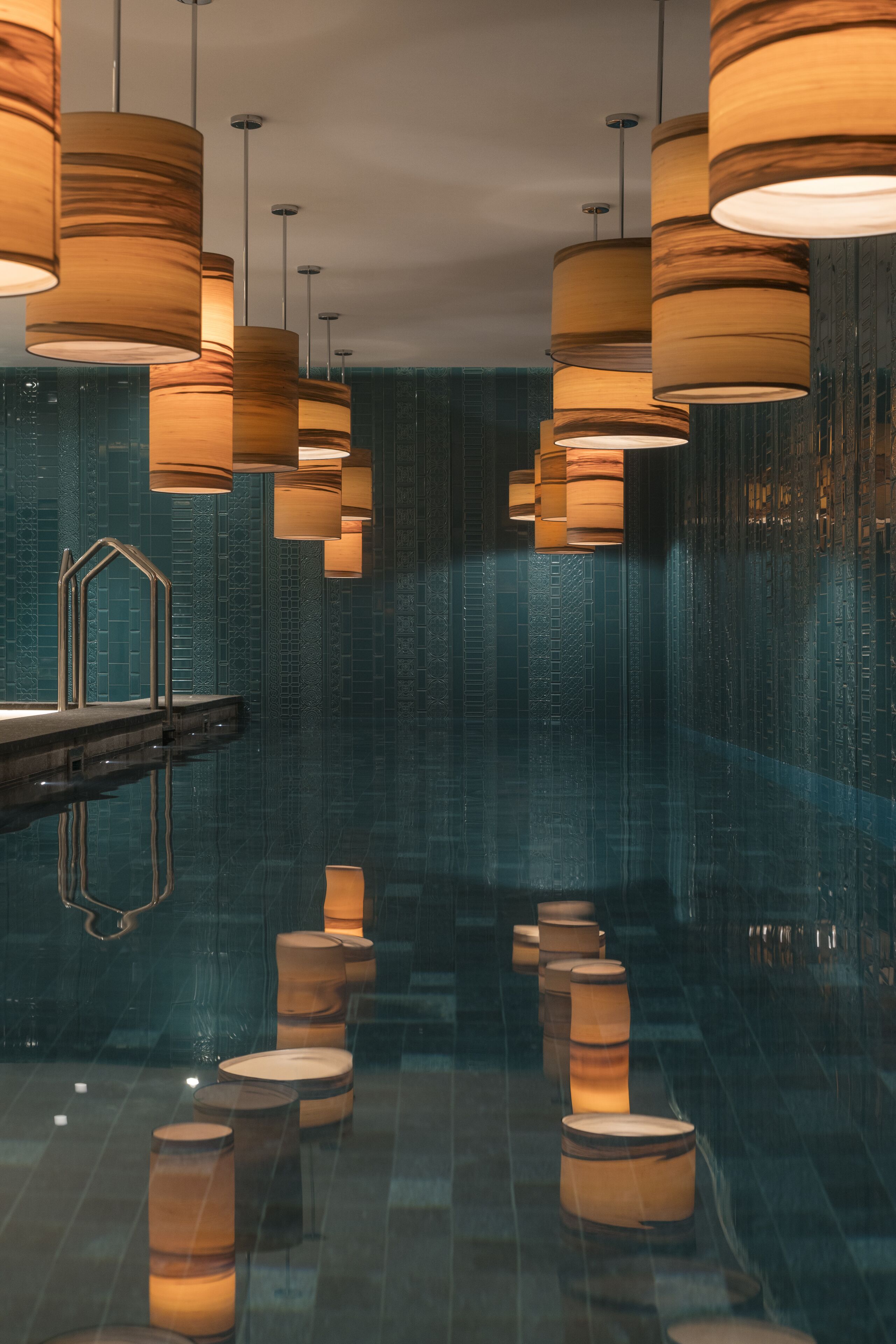 Piscina interna, piscina externa, funciona piscina, guarda-sóis