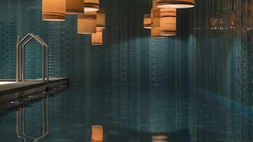 Piscina interna, piscina externa, funciona piscina, guarda-sóis