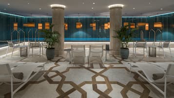 Piscina interna, piscina externa, funciona piscina, guarda-sóis