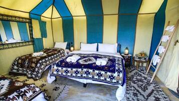 1 habitación, cortinas blackout y ropa de cama