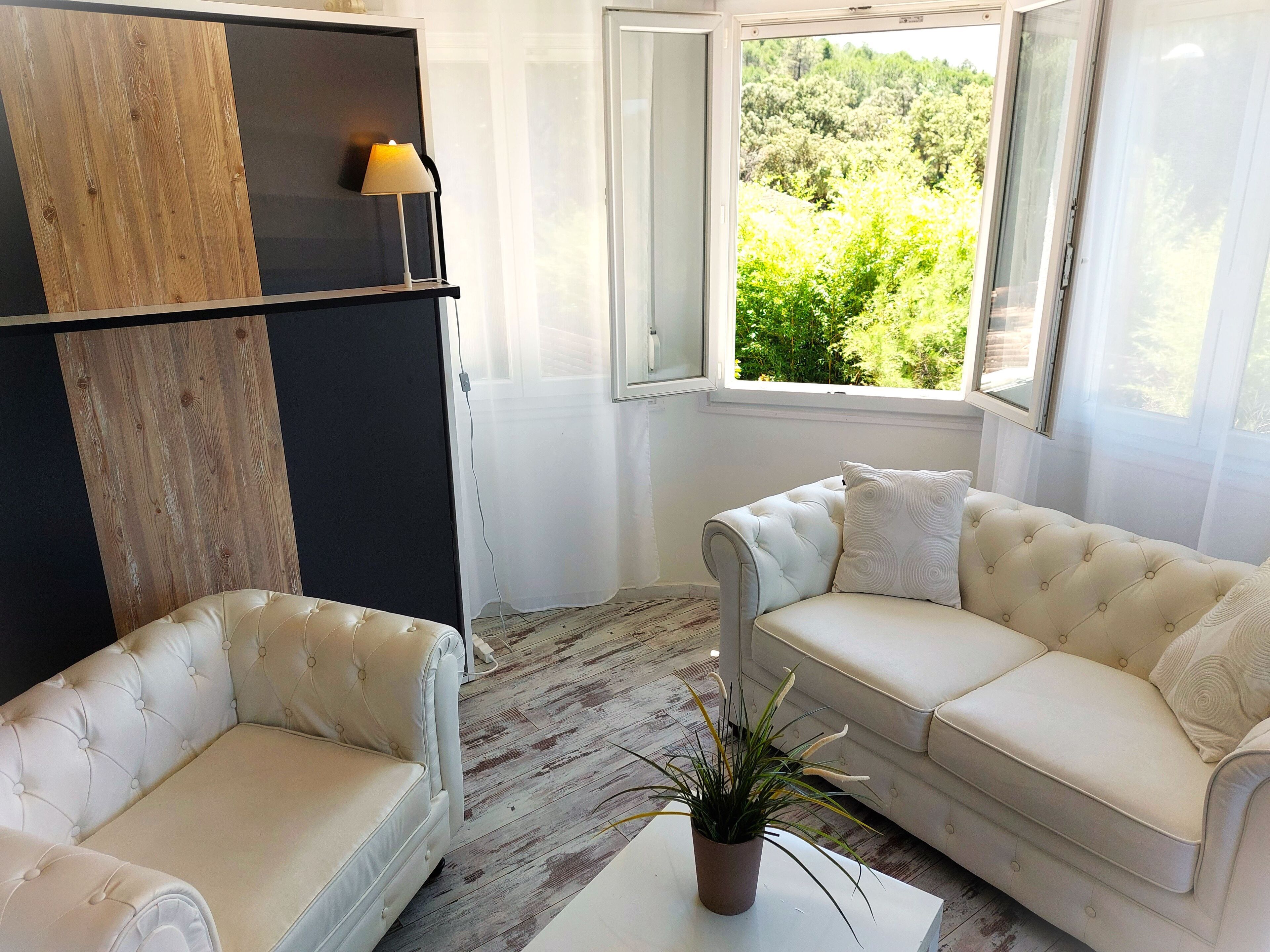 Coffres-forts dans les chambres, bureau, rideaux occultants