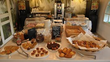 Free daily buffet breakfast