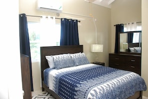 Townhome | Egyptian cotton sheets, premium bedding, in-room safe - The Discovery Bay Lux Apartment (Runaway Bay)