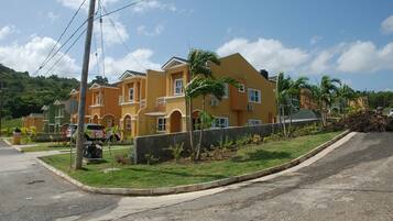 Children’s play area – outdoor