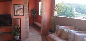 Phòng hạng Business, 1 phòng ngủ, tầng trệt | Khu phòng khách | TV