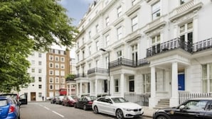 Front of property - Eson2 - The Saint Stephen's Gardens Mansion VII (London)