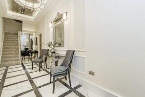 Hallway - Eson2 - The Saint Stephen's Gardens Mansion VII (London)