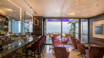 3 bar/ruang istirahat, bar tapas