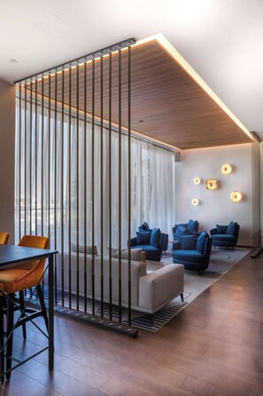 3 Bars/Lounges, Tapas-Bar