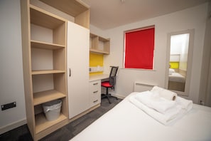 Chambre Simple (with en-suite) | 1 chambre, bureau, Wi-Fi gratuit, draps fournis