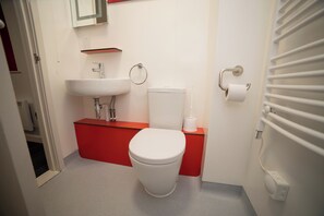 Basic Single Room (with en-suite) | Bathroom | Shower, free toiletries, towels - University of Essex - Colchester Campus (Colchester)
