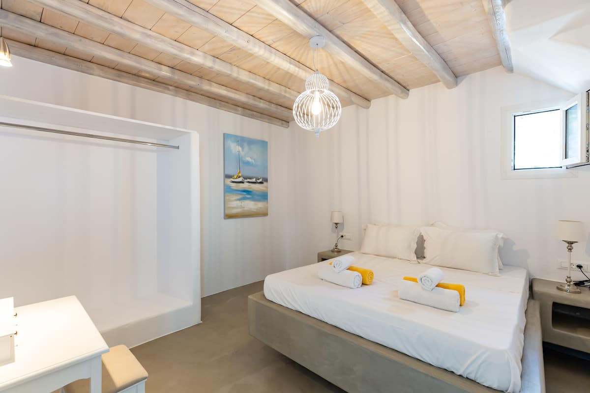 Junior Villa, Pool Access, Sea View | In-room safe, desk, WiFi (free), individually decorated