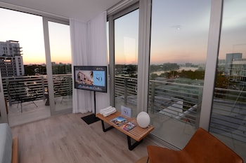 Penthouse Corner Studio - With Balcony | 1 bedroom, premium bedding, in-room safe, desk at 6080 Design Hotel by Eskape Collection