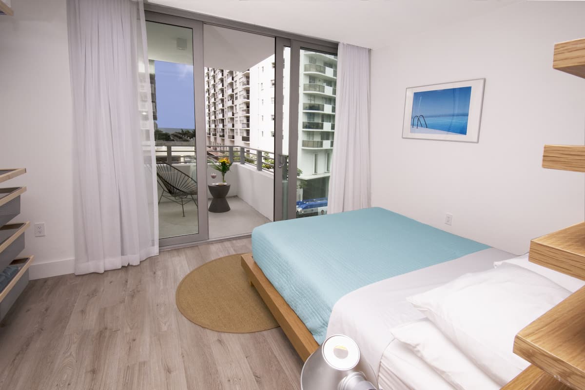 Penthouse Oceanside Studio with Balcony | 1 bedroom, premium bedding, in-room safe, desk