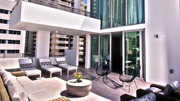 Terrace One Bedroom Corner Suite with Extra Large Balcony | Terrace/patio